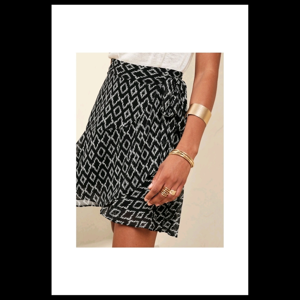 Banana Republic Black and White Geometric Midi Skirt
